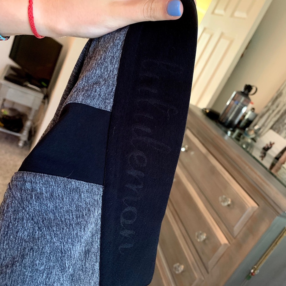 Gray and black LULULEMON leggings - Picture 4 of 4
